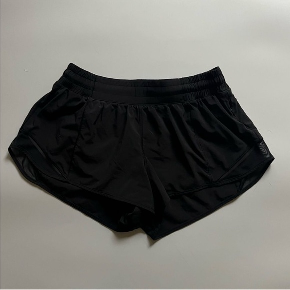 Lululemon Hotty Hot Low-Rise Lined Short 2.5" - Picture 6 of 11